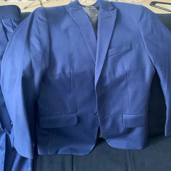 Big boys size SLIM FIT Calvin Klein suit size 10. - Picture 2 of 5